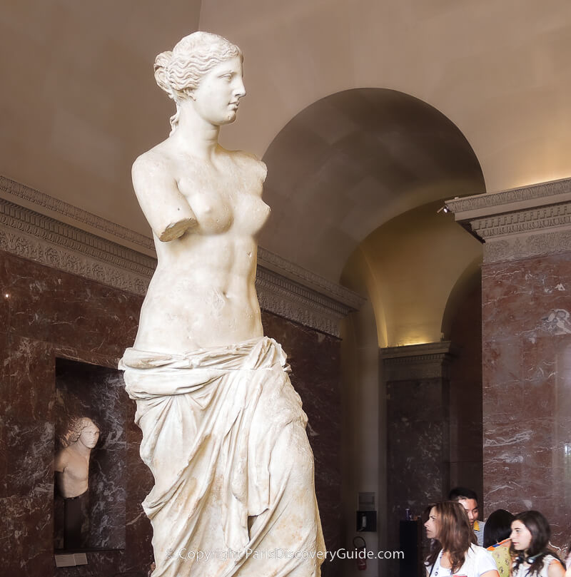 Statue of Venus de Milo at Musée du Louvre Statue of Venus de Milo at Musée du Louvre