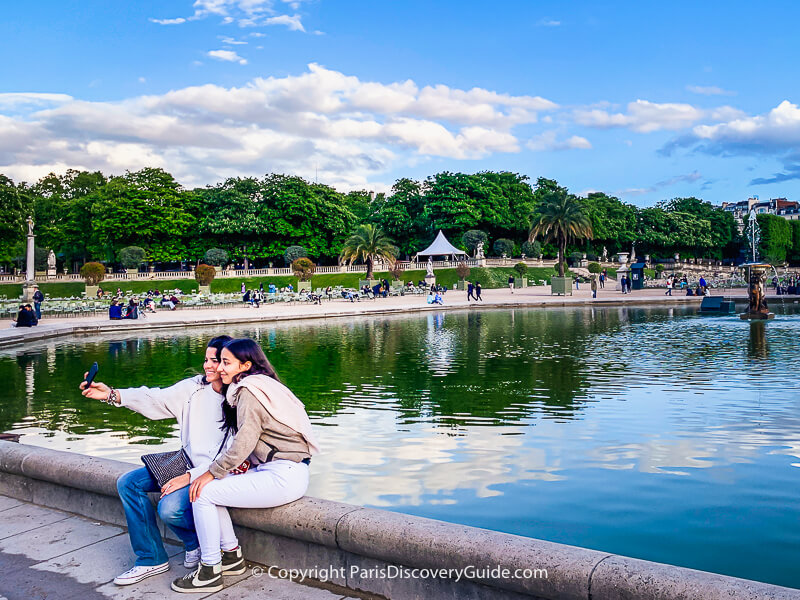 Luxembourg Garden reflecting pool in May