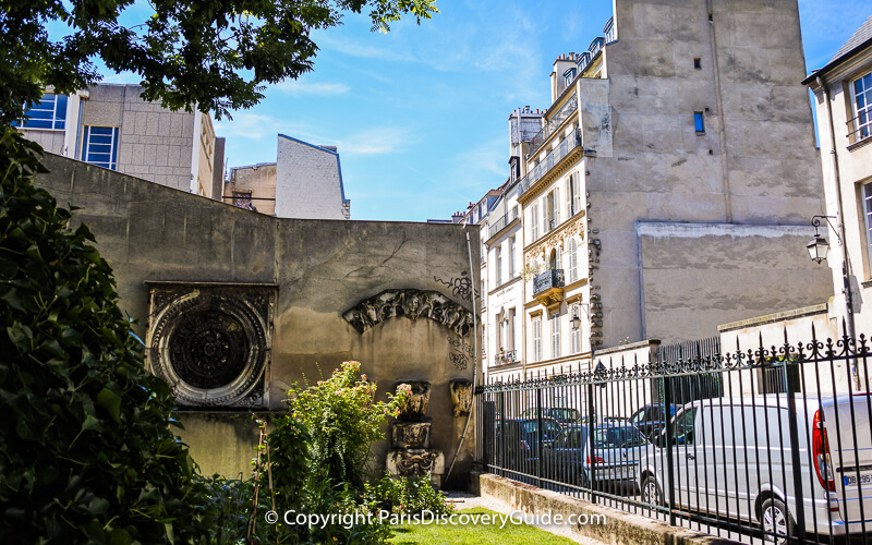 Square Georges Cain - rosette from old Paris City Hall Square Georges Cain - rosette from old Paris City Hall