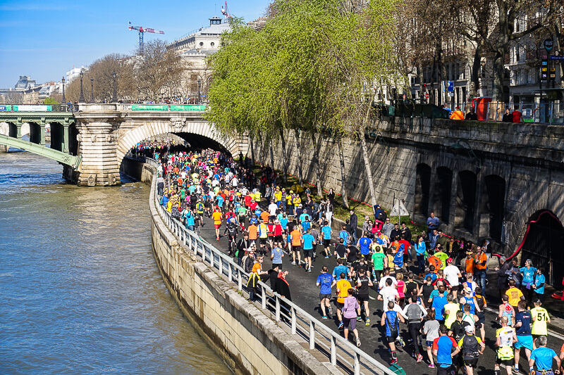 Paris Marathon runners along the Seine River and Notre Dame Bridge Paris Marathon runners along the Seine River and Notre Dame Bridge