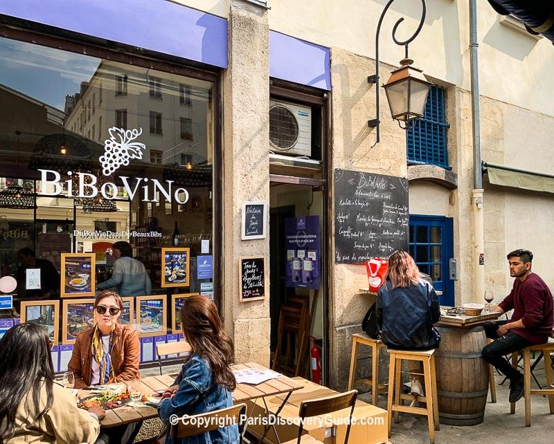 Wine bar at Marché Enfants Rouge near Maison Proust hotel