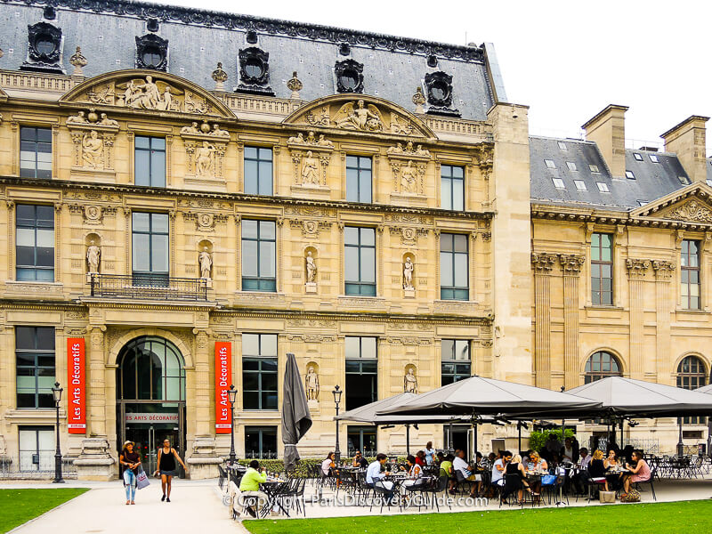 Musée des Arts Décoratifs, with outdoor seating for the museum's restaurant, LouLou Musée des Arts Décoratifs, with outdoor seating for the museum's restaurant, LouLou