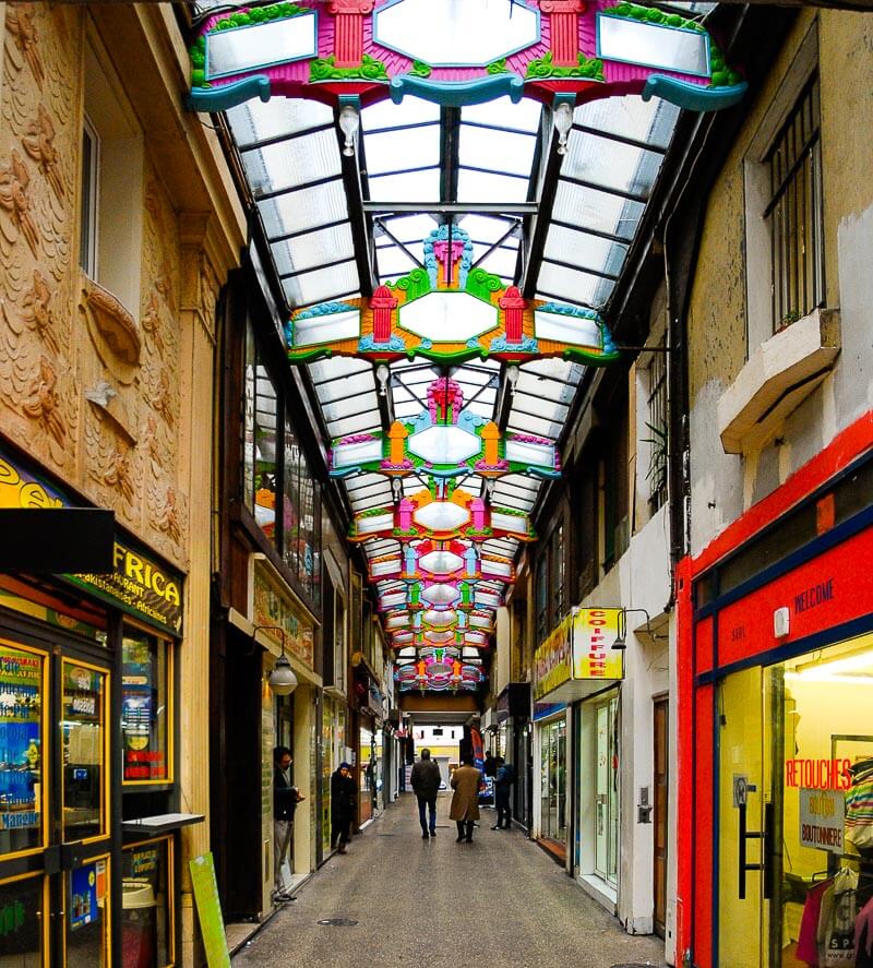 Passage du Prado, with Art Deco ornamentation along the side walls - Photo credit: Koronis.at, CC BY-SA 2.0 Passage du Prado, with Art Deco ornamentation along the side walls - Photo credit: Koronis.at, CC BY-SA 2.0