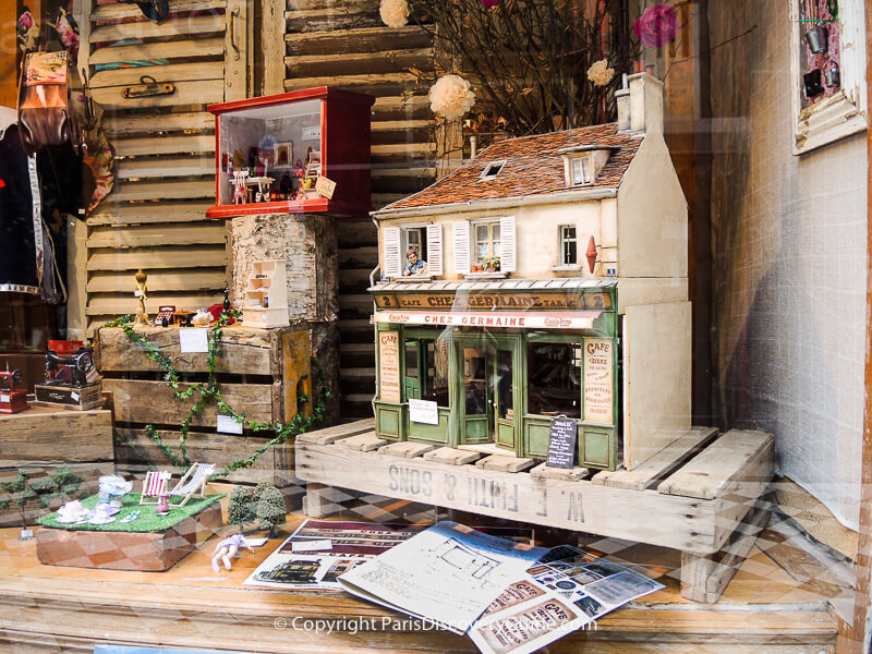 Miniatures for collectors and kids at Pain d'Épices boutique in Passage Jouffrey