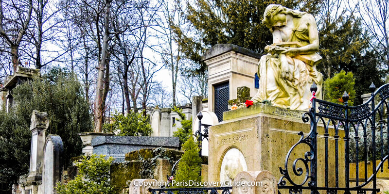 Pere Lachaise Cemetery in Paris - Chopin's tomb