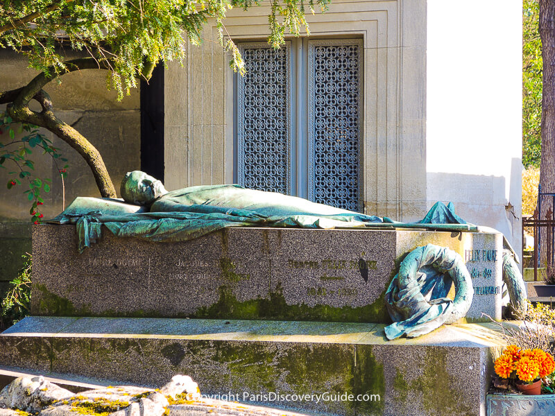 101 Famous Graves in Père Lachaise Cemetery | Paris Discovery Guide