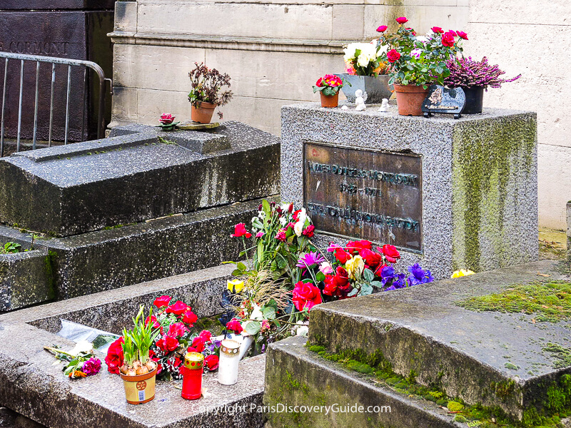 101 Famous Graves in Père Lachaise Cemetery Paris Discovery Guide