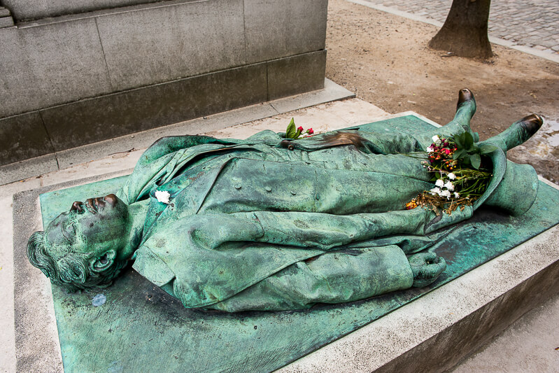 101 Famous Graves in Père Lachaise Cemetery | Paris Discovery Guide