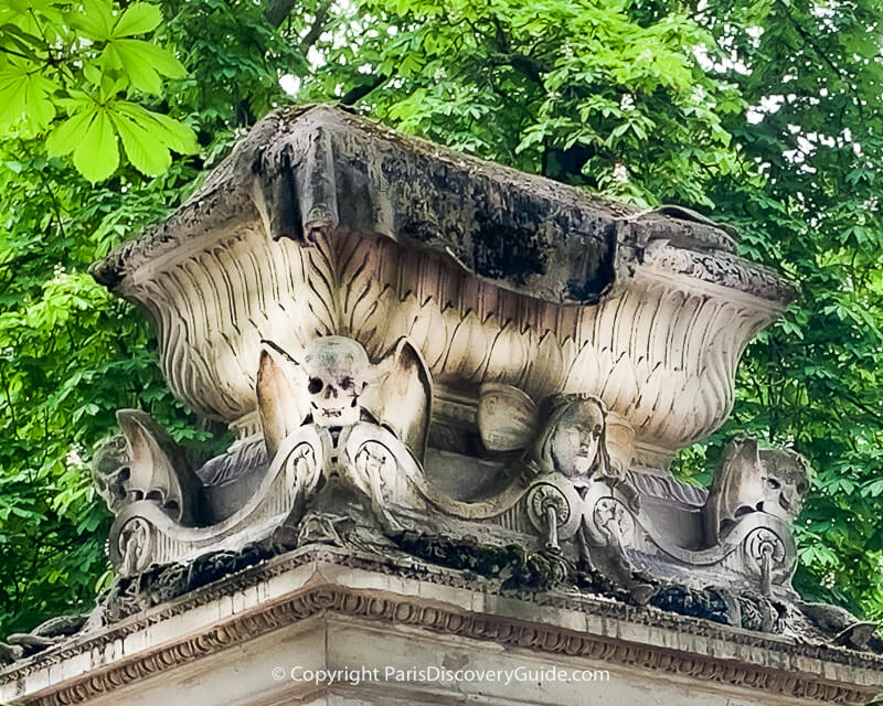 Winged ghouls on top of Etienne Robertson's tomb