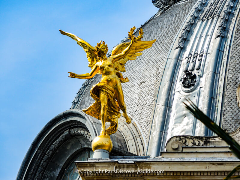 Rooftop angel - Petit Palais Rooftop angel - Petit Palais