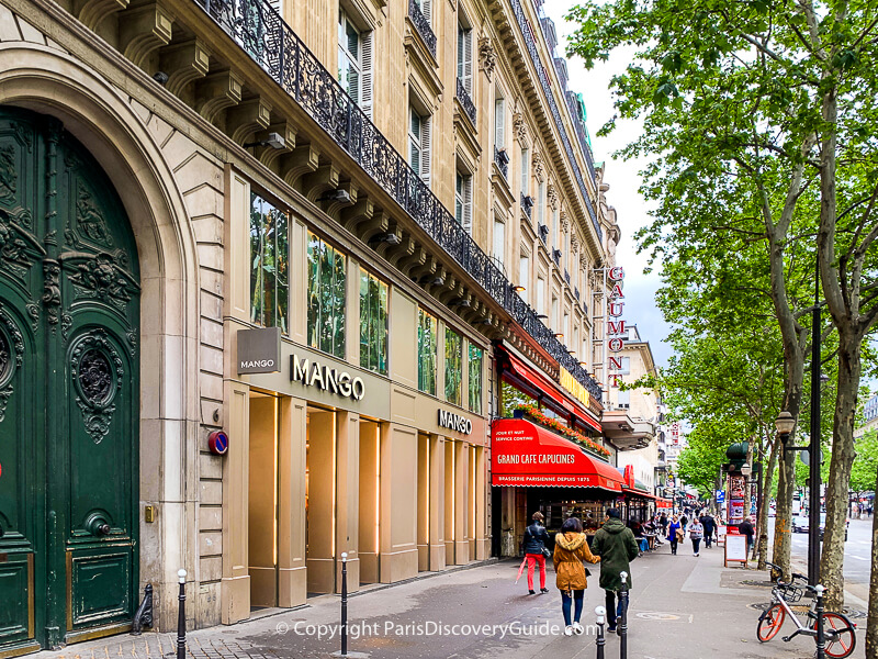 Shopping, dining, and entertainment along Boulevard des Capucines in Paris's 9th district