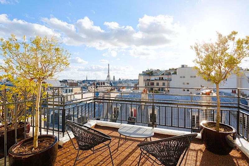 Suite with terrace at Sonder Atala Champs Élysées in the 8th Arrondissement in Paris Suite with terrace at Sonder Atala Champs Élysées in the 8th Arrondissement in Paris