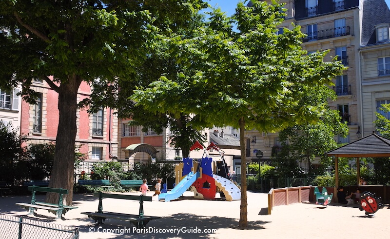 Square Léopold-Achille - children's playground Square Léopold-Achille - children's playground