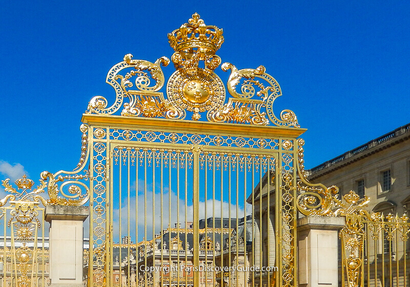 Golden gate to the Palace of Versailles