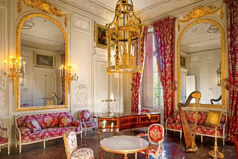 Music room in Petit Trianon during Marie Antoinette's residence - Photo credit: Jean-Pierre Dalbéra
