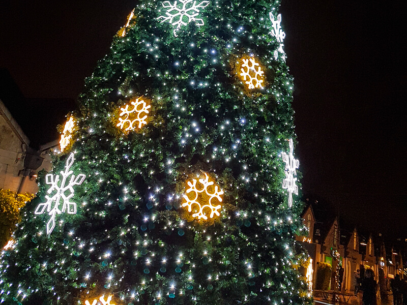 Lighted Christmas tree at Bercy Village - Photo credit: iStock