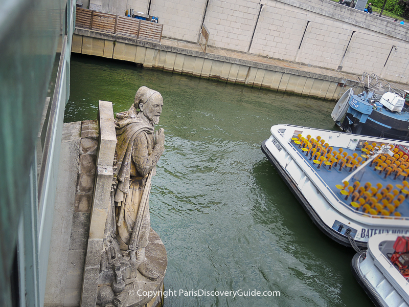 The Zouave statue on the side of the Pont d'Alma bridge during normal water levels in the Seine River