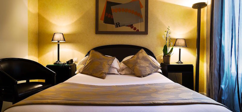 Guestroom at Hôtel Centre Ville in the 17th Arrondissement Guestroom at Hôtel Centre Ville in the 17th Arrondissement