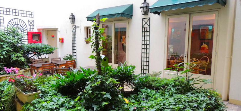 Courtyard terrace at Hôtel Marmotel Étoile, budget 2-star Paris hotel near Arc de Triomphe Courtyard terrace at Hôtel Marmotel Étoile, budget 2-star Paris hotel near Arc de Triomphe