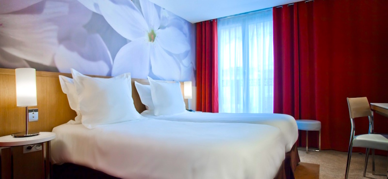 Guestroom at Albe Hôtel Saint-Michel near Notre Dame Guestroom at Albe Hôtel Saint-Michel near Notre Dame