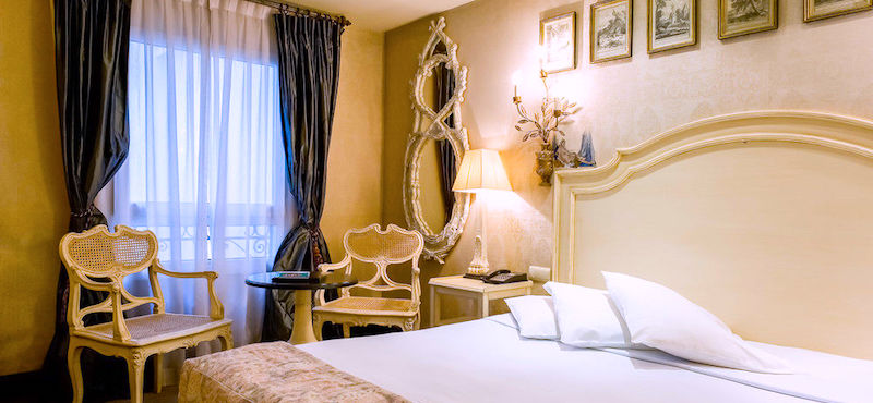 Guestroom at Hôtel du Romancier near the Arc de Triomphe