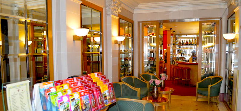 Lobby and bar in Hôtel Royal Élysées Lobby and bar in Hôtel Royal Élysées