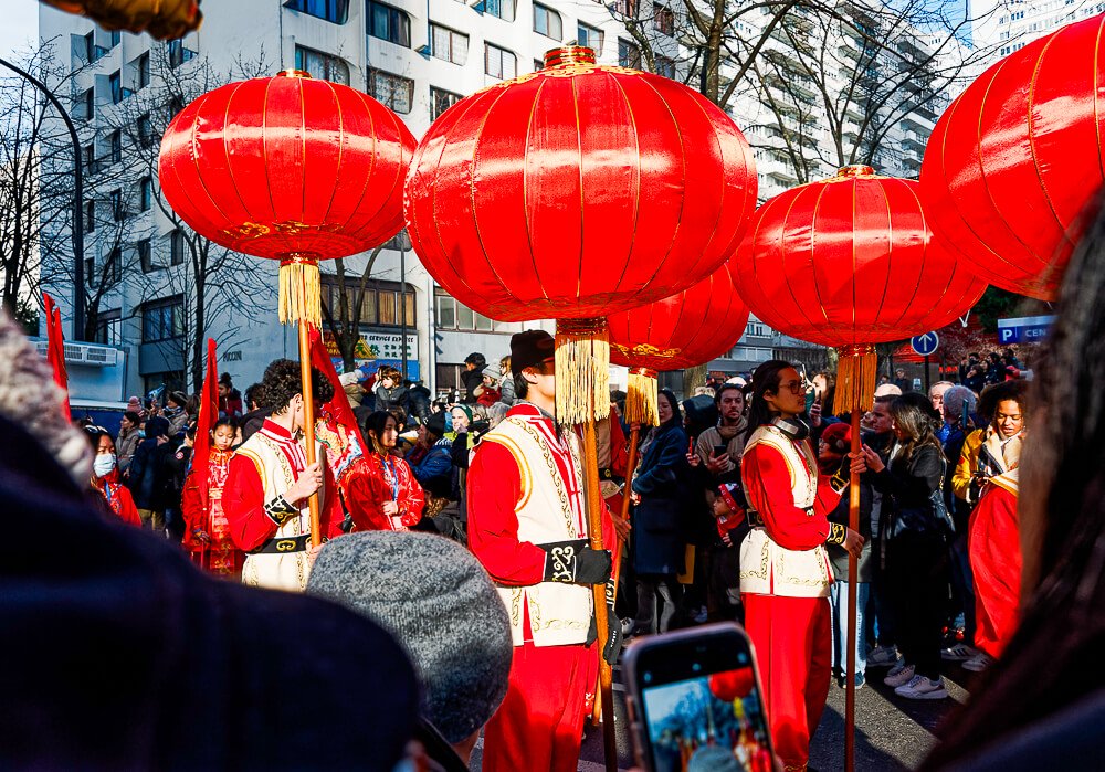Dancers marching in the Chinese New Year Parade near Place d'Italie in the 13th arrondissement in Paris - Photo credit: iStock/Laurent H. Mercier
