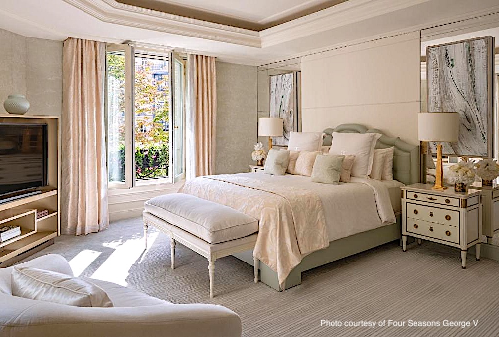 Guestroom at the Four Seasons George V