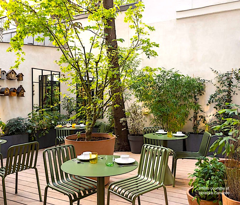 Outdoor terrace at Hotel La Canopée Outdoor terrace at Hotel La Canopée