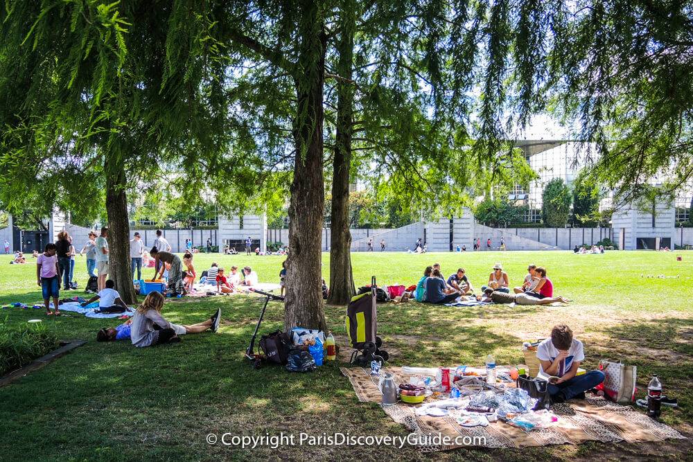 FRANCE. PARIS (75) BOIS DE BOULOGNE PARK. THE LOUIS VUITTON