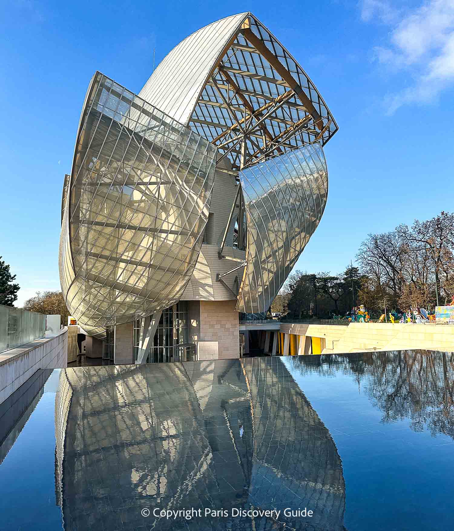 The reflecting pool at Fondation Louis Vuitton