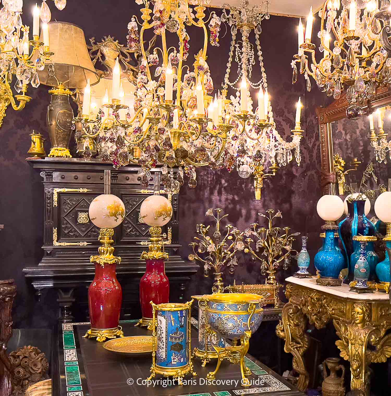 This vendor featured enough gold to rinal Versailles