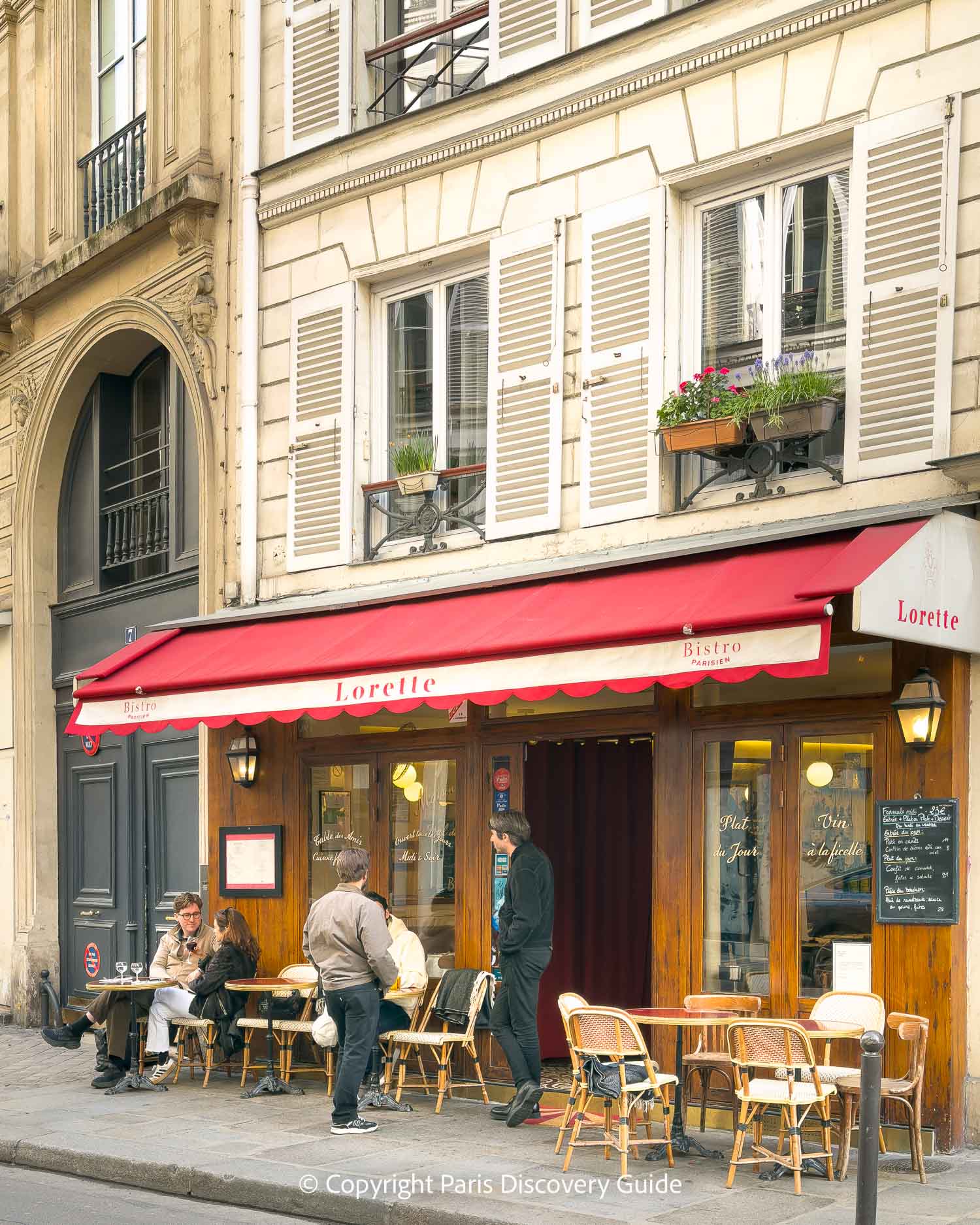 Lorette, on Rue Saint-Lazare near the intersection with Rue Notre Dame de Lorette