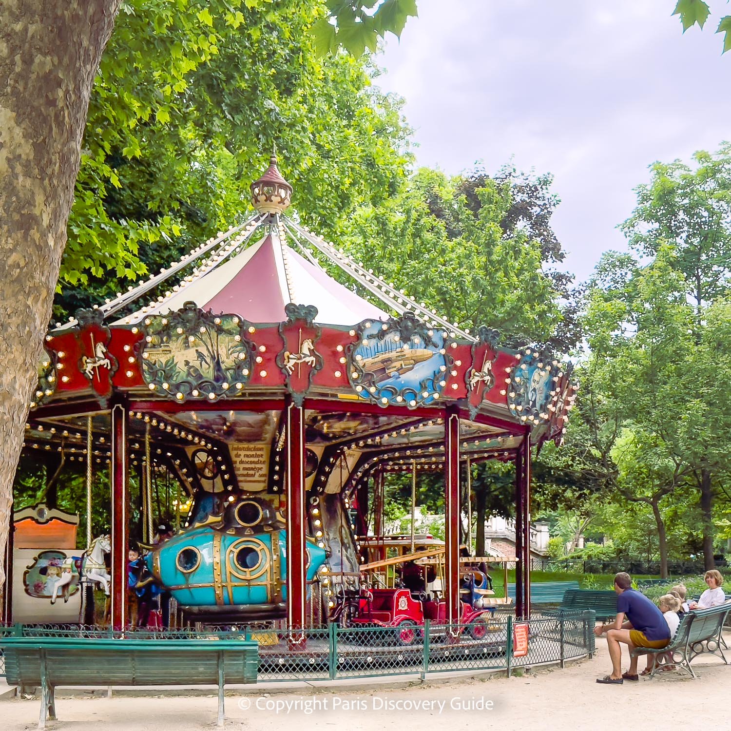 The carousel in Parc Monceau