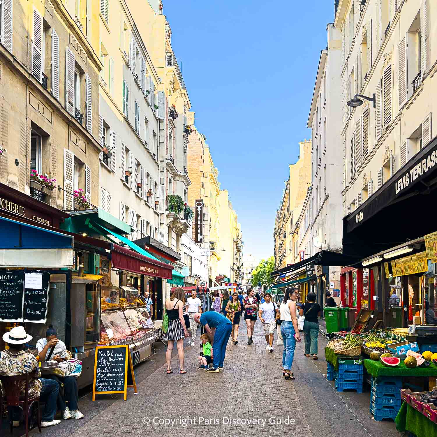 Rue de Levis market street in Paris's 17th Arrondissement Rue de Levis market street in Paris's 17th Arrondissement
