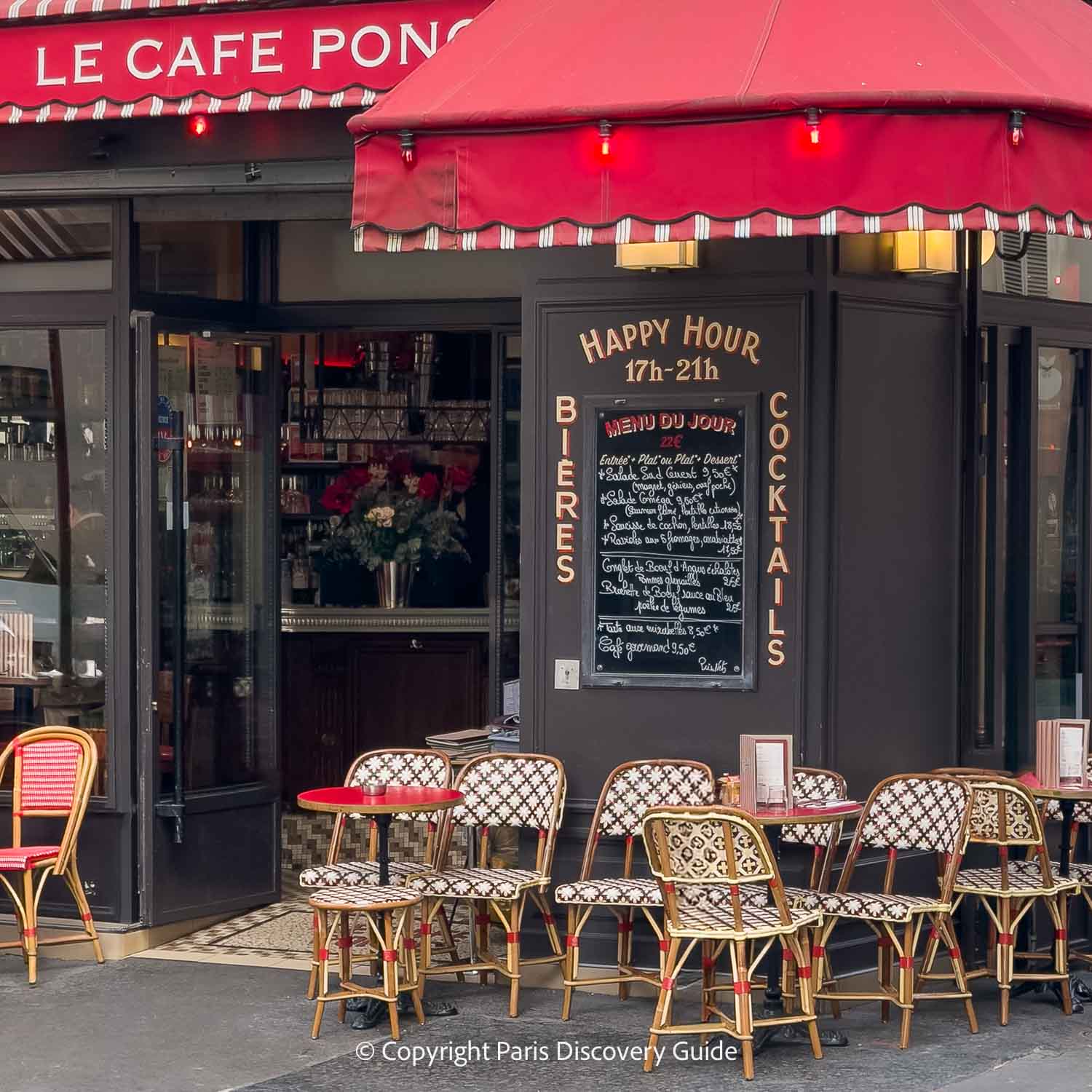 Le Café Ponce, one of the small cafes and bistros along and near the Rue Poncelet market street