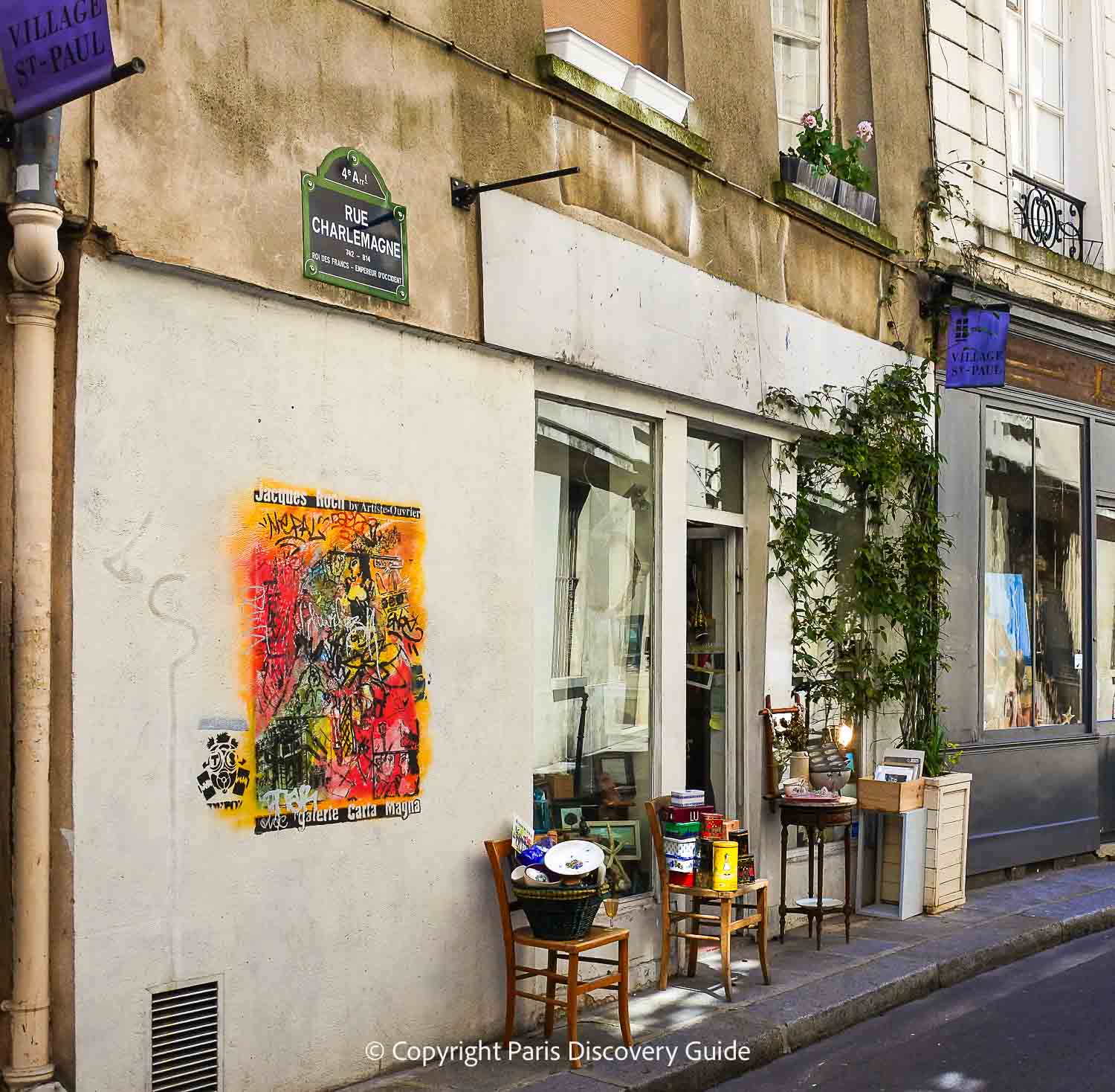Small pop-up brocantes sale outside a gallery in Village Saint-Paul