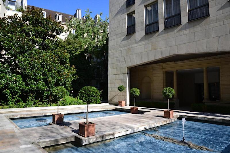 Pool and fountains at Assia & Nathalie B&B in the Marais