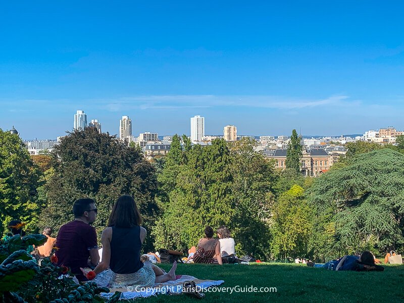 Shady spot in Parc des Buttes Chaumont 