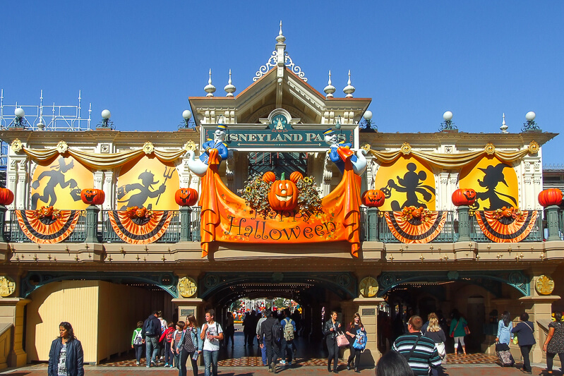 Halloween at Disneyland Paris - Photo credit: Michael Welsing 