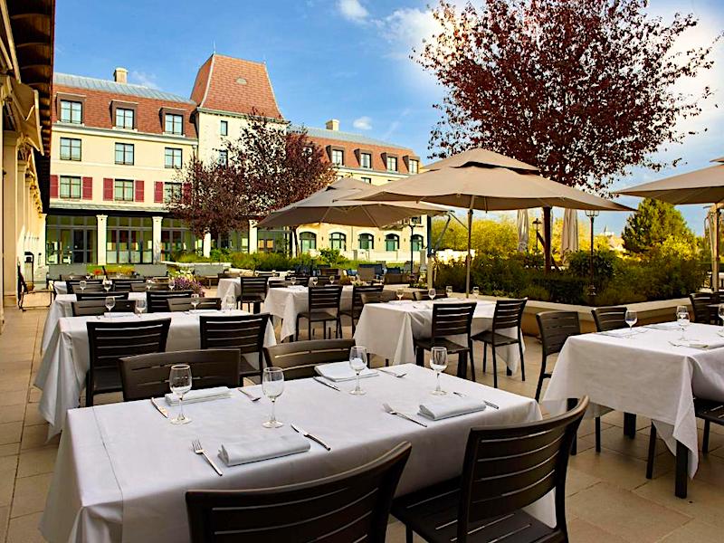 Terrace dining at the Radisson Blu Hotel near Disneyland Terrace dining at the Radisson Blu Hotel near Disneyland