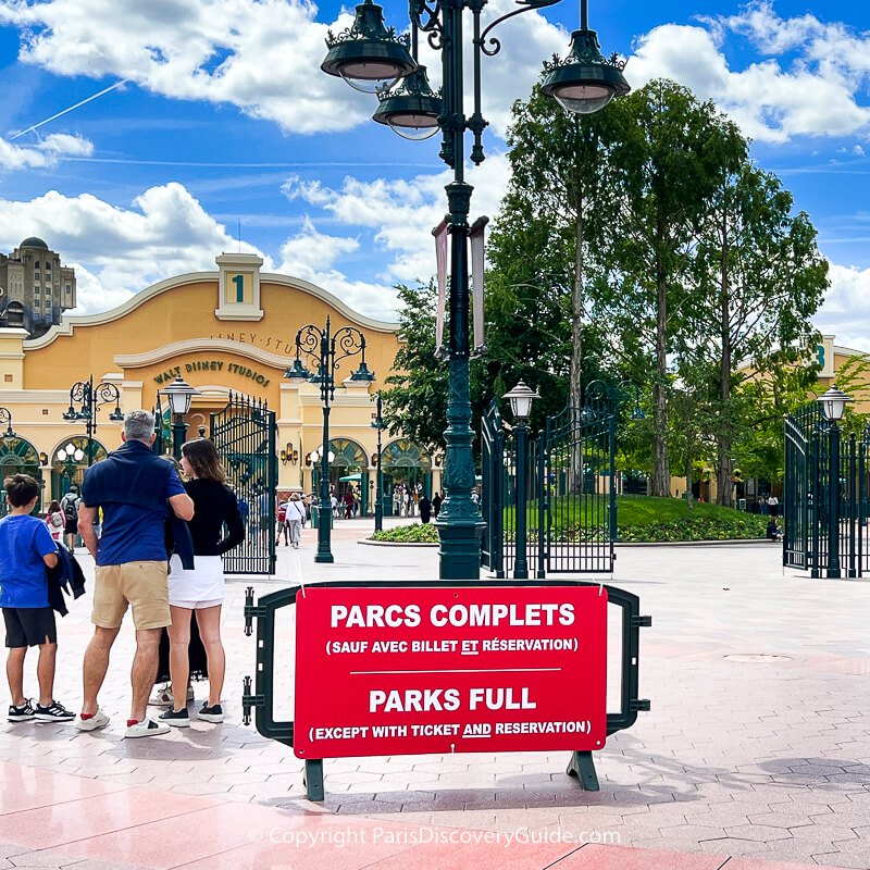 Parks Full sign at Disneyland Paris