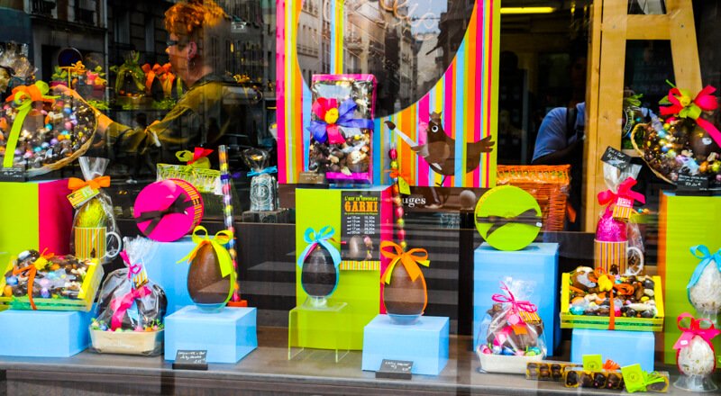 Chocolate Easter eggs offered by chocolatier Jeff de Bruges in the 15th arrondissement Chocolate Easter eggs offered by chocolatier Jeff de Bruges in the 15th arrondissement