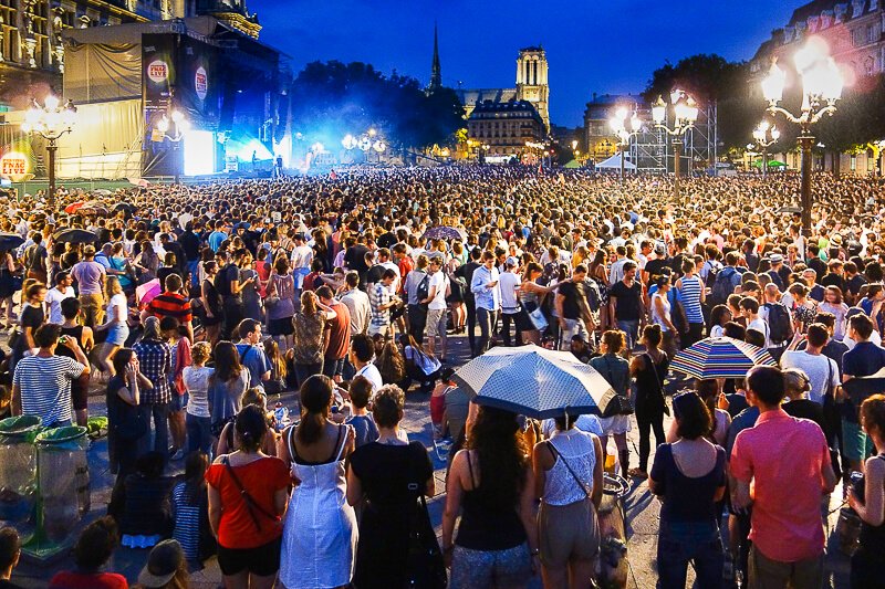 Fnac concert in front of Hôtel de Ville (that's Notre Dame in the background)
Photo courtesy of Olivier Ortelpa