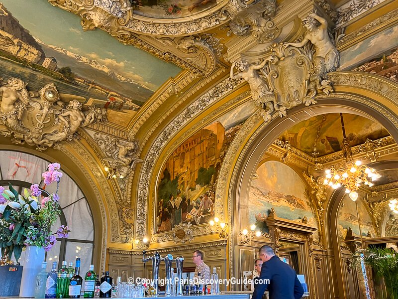 Lobby and bar at Holiday Inn Paris - Gare de Lyon Bastille