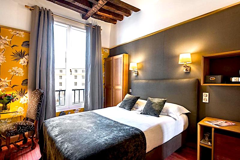 Guestroom at Albe Hôtel Saint-Michel in the Latin Quarter in Paris 