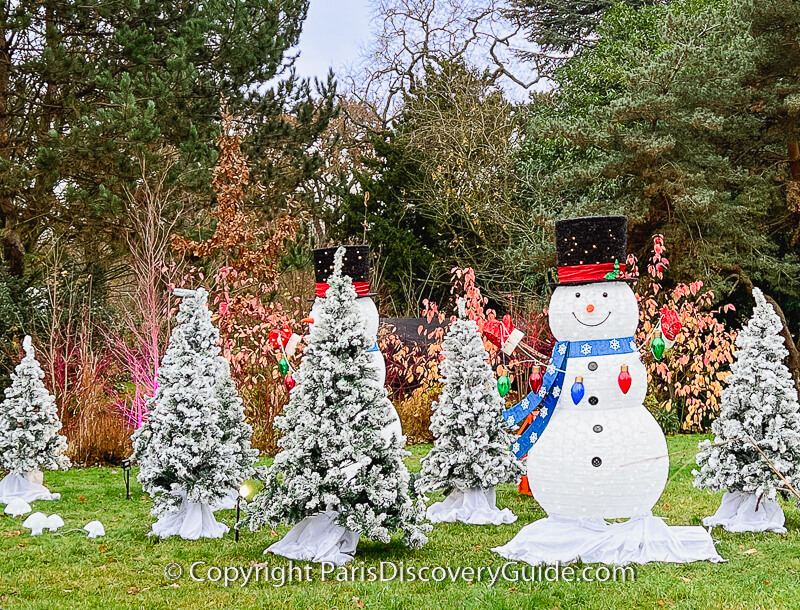 Snowman and Christmas tree decorations at Jardin d'Acclimatation