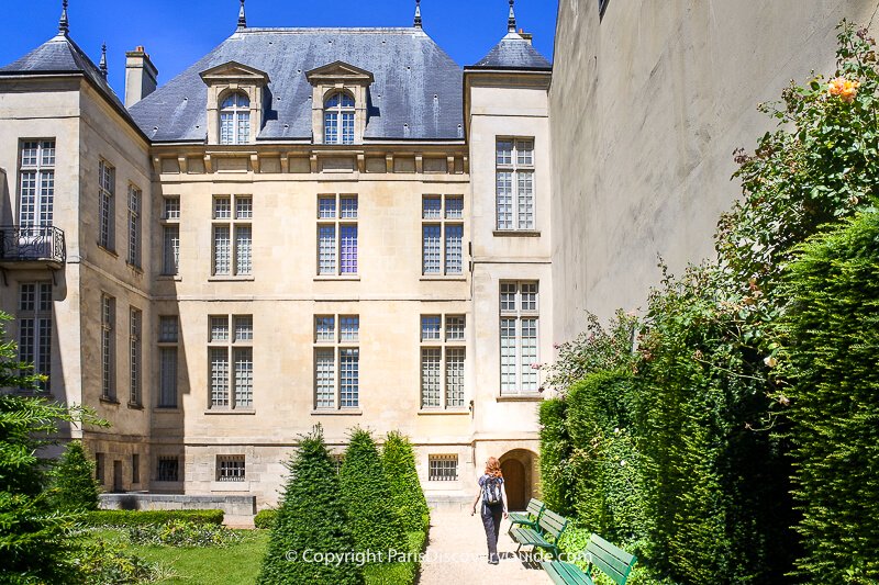 Courtyard Garden at Jardin Lazare-Rachline  