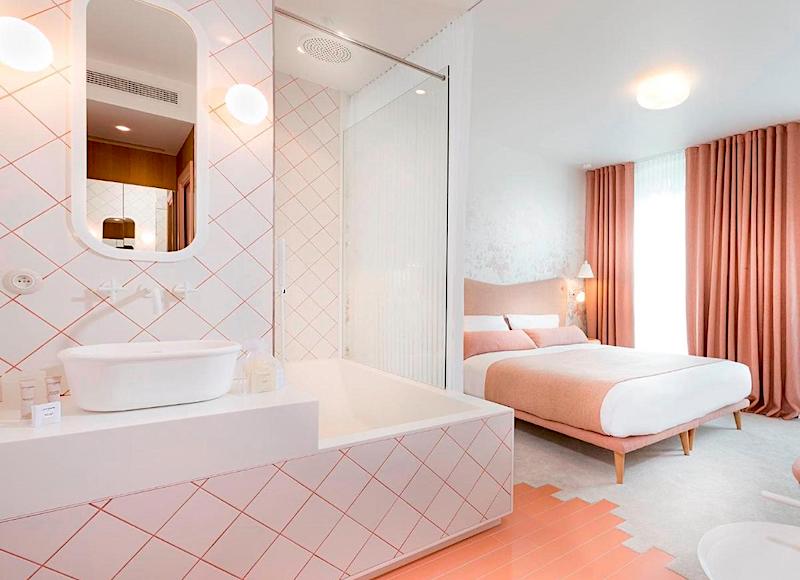 Guestroom and bathroom at Hotel Lapin Blanc