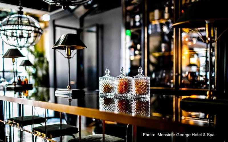 Bar at Monsieur George Hotel & Spa near Champs-Elysées and the Arc de Triomphe Bar at Monsieur George Hotel & Spa near Champs-Elysées and the Arc de Triomphe